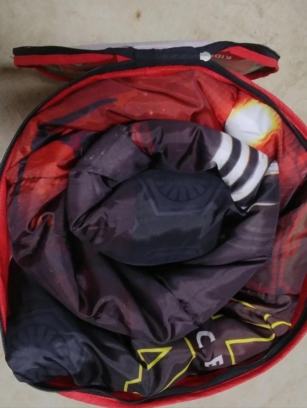 Star Wars Red Kylo Ren Kids Sleeping Bag - Picture 3 of 3